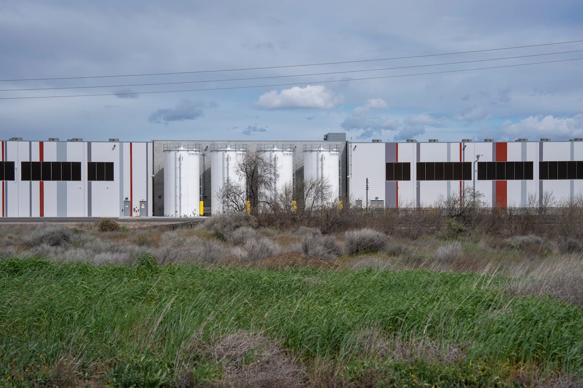 Photograph of an existing Amazon Web Services data center in Boardman Oregon photographed by OPB in April 2026