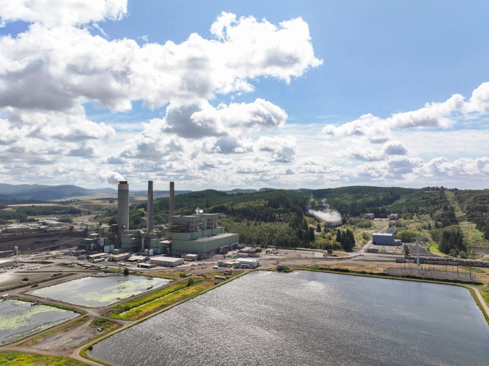 Aerial photograph of Centralia's existing coal generating station and cooling reservoir in Washington