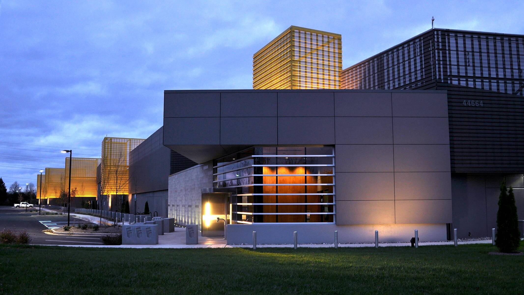Exterior marketing image published alongside Data Canopy Newark facility listing; whether it depicts the exact 350 Pencader Drive building is not independently verified