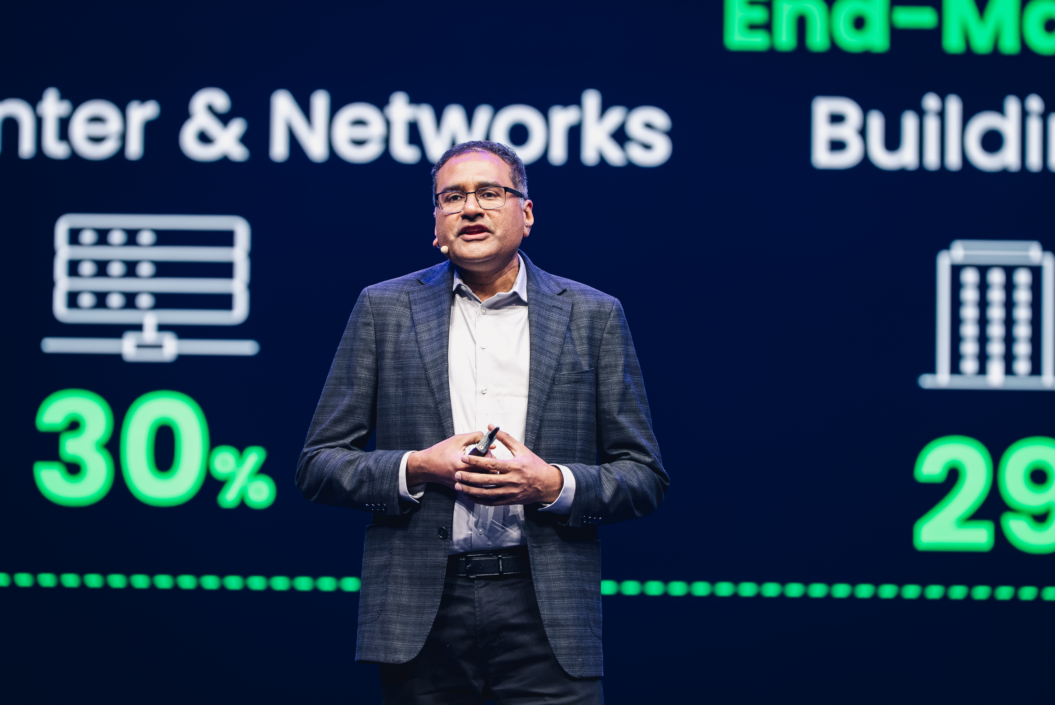 Schneider Electric executive presents data-center energy and networking themes at HHTD26
