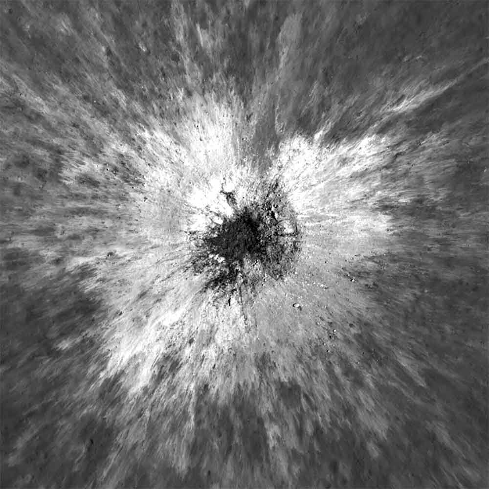 Lunar Reconnaissance Orbiter close-up of the fresh McGetchin crater and its bright ejecta pattern.