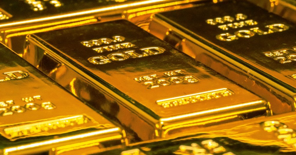 Realistic photograph of stacked gold bars representing the gold standard, reserves, convertibility, and monetary backing.